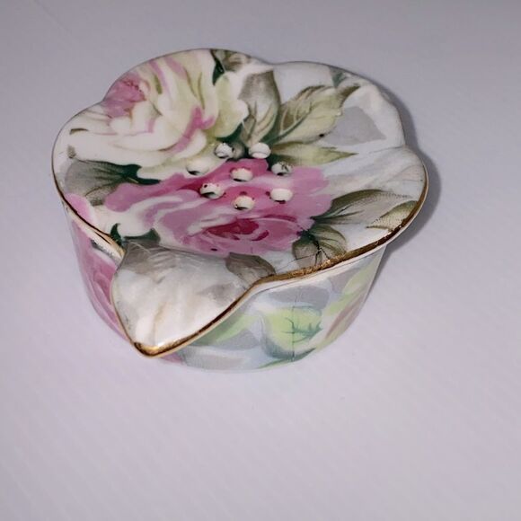 Vintage Floral Rose Designed Tea Strainer Porcelain Tea Set - Picture 3 of 9